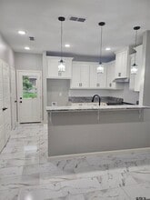 1399 W 2nd St, Unit 2 in Tyler, TX - Building Photo - Building Photo