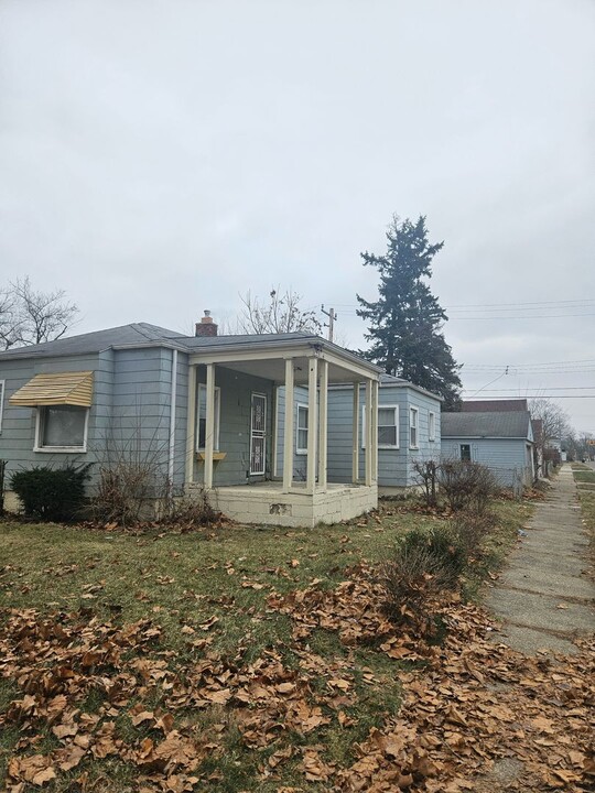 19400 Montrose St in Detroit, MI - Foto de edificio