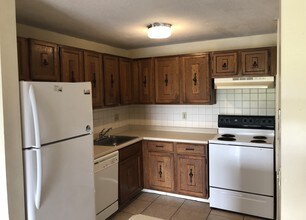 157 Bull Hill Ln, Unit 203 in West Haven, CT - Building Photo - Building Photo