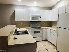 1013 SE 12th Terrace in Cape Coral, FL - Building Photo - Building Photo