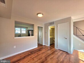 2510 N Dearing St in Alexandria, VA - Building Photo - Building Photo