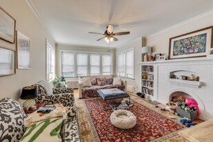 2433 W Dakin St, Unit 2 in Chicago, IL - Building Photo