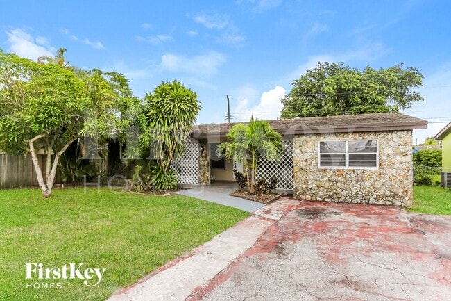 7560 Venetian St in Miramar, FL - Building Photo - Building Photo