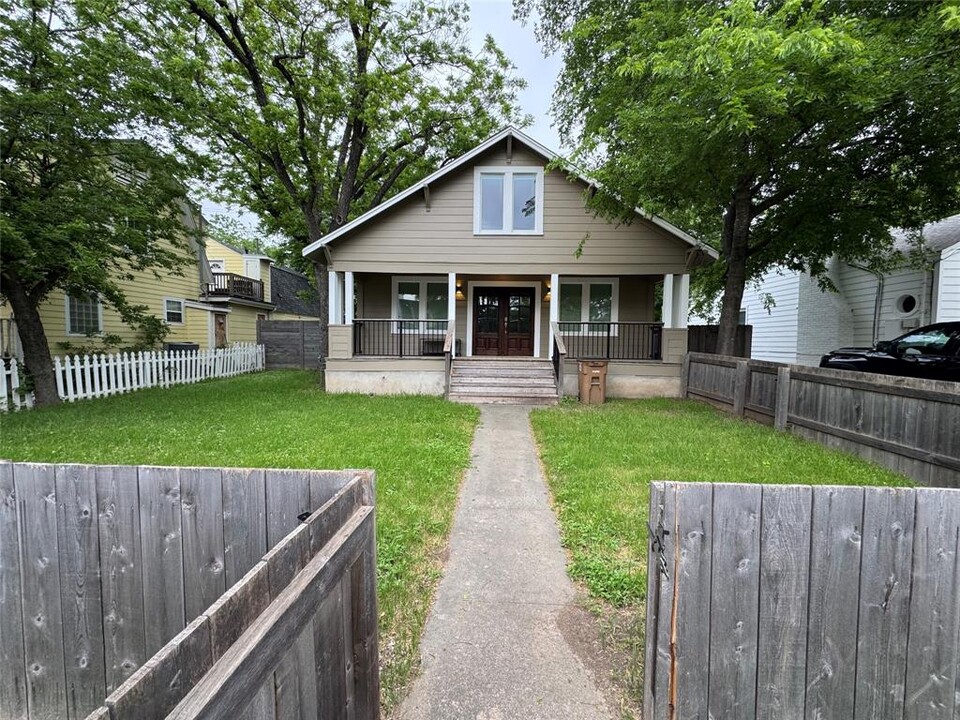 1005 E 39th St in Austin, TX - Foto de edificio