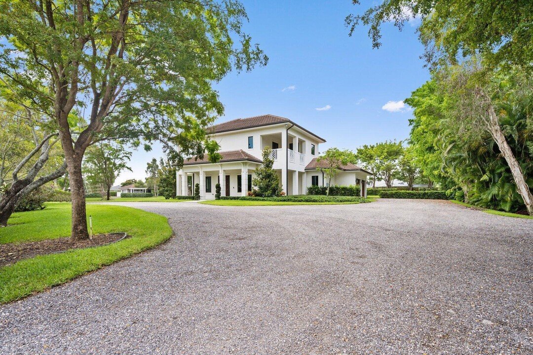 14492 Equestrian Way in Wellington, FL - Building Photo