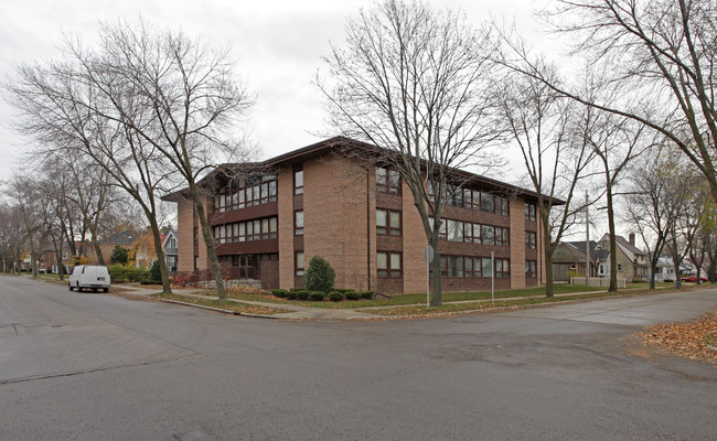 505 E Henry Clay St in Milwaukee, WI - Foto de edificio - Building Photo