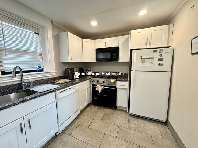 9 Upland Rd, Unit 8