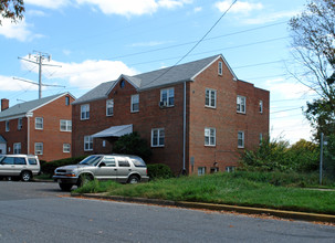 831 Fairview Ave in Takoma Park, MD - Foto de edificio - Building Photo