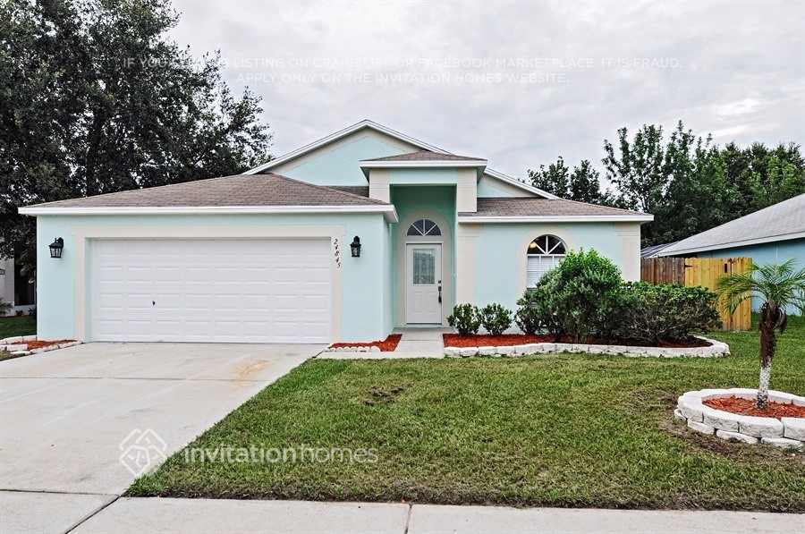 24845 Laurel Ridge Dr in Lutz, FL - Building Photo