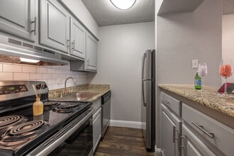 Riverfalls at Bellmar in Dallas, TX - Foto de edificio - Interior Photo