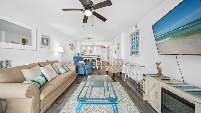 7205 Thomas Dr in Panama City Beach, FL - Building Photo - Building Photo