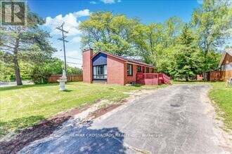 2 Tangmere Rd in Toronto, ON - Building Photo - Building Photo