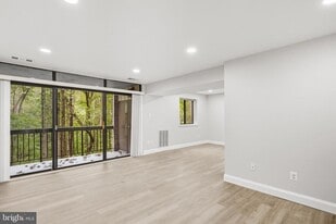 1664 Parkcrest Cir in Reston, VA - Building Photo