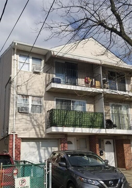 40 Fisk St in Jersey City, NJ - Building Photo