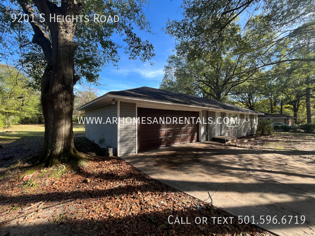 9201 S Heights Rd in Little Rock, AR - Foto de edificio - Building Photo