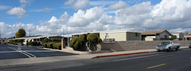 10681 Oak St in Los Alamitos, CA - Building Photo - Building Photo