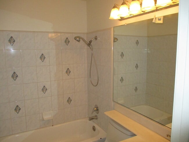 3155 Crazy Horse Dr in Simi Valley, CA - Foto de edificio - Building Photo