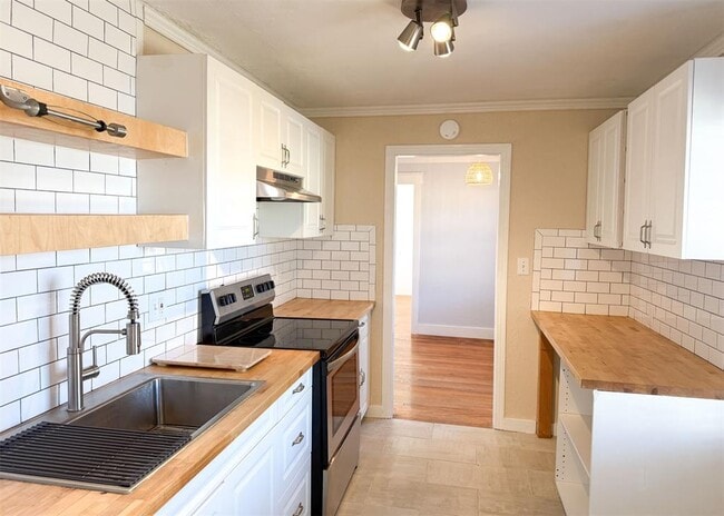 property at 2928 W Fairfield Ave