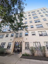 917 W Eastwood Ave, Unit 307 in Chicago, IL - Building Photo
