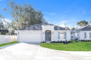 437 Earhart Dr in Davenport, FL - Building Photo