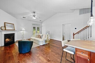 8344 Saint Danasus Dr in Nashville, TN - Foto de edificio - Building Photo