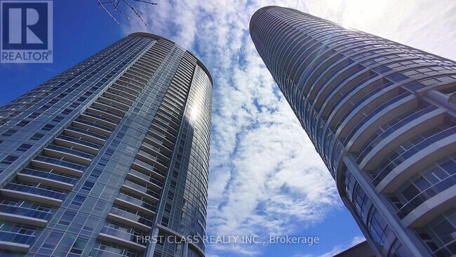 135 Village Green Square in Toronto, ON - Building Photo - Building Photo