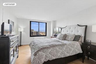 40 E 94th St in New York, NY - Building Photo - Building Photo