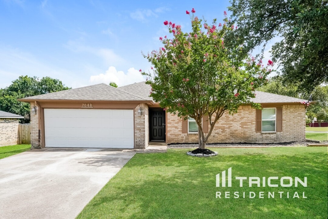 7048 Green Ridge Trail in Fort Worth, TX - Building Photo