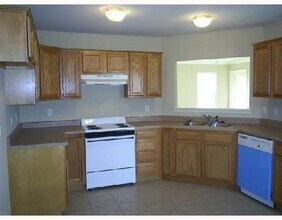 901 SW Summit Chase Rd in Bentonville, AR - Building Photo - Building Photo