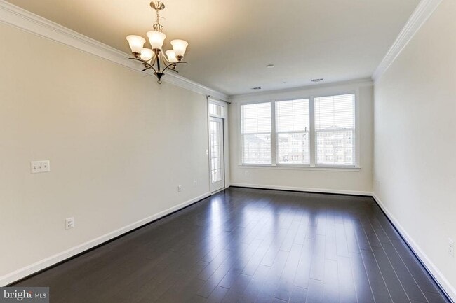 13740 Endeavour Dr in Herndon, VA - Building Photo - Building Photo