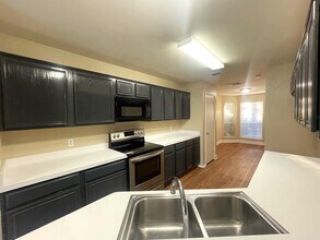 1710 Straus Rd in Cedar Hill, TX - Building Photo - Building Photo