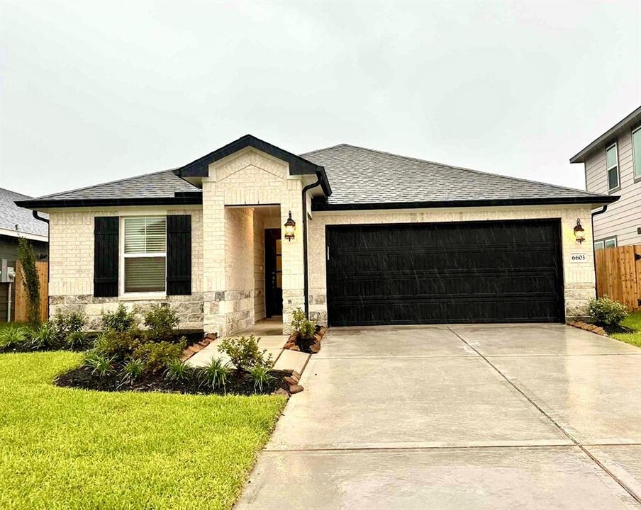 6603 Kentfield Dr in Rosharon, TX - Building Photo