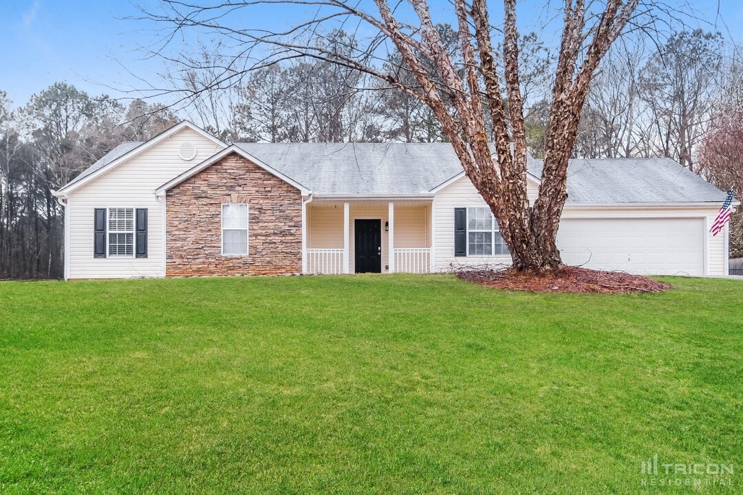 5102 Meridian Lake Dr in Monroe, GA - Building Photo