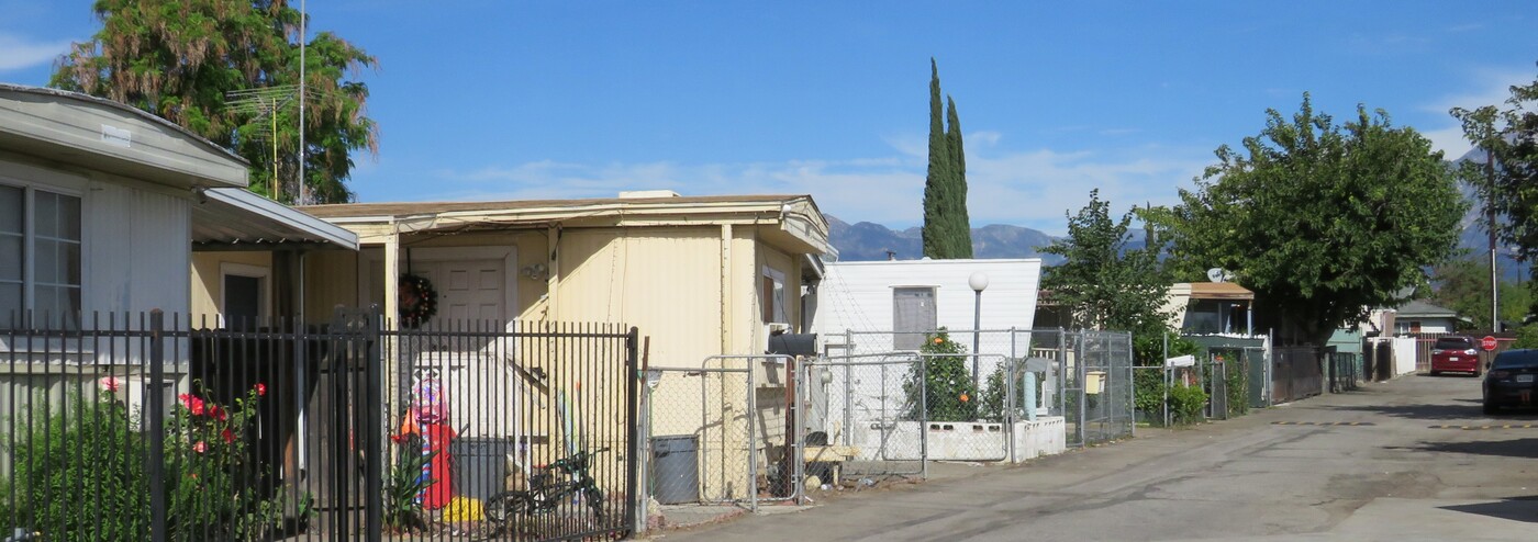 1067 E Holt Blvd in Ontario, CA - Building Photo