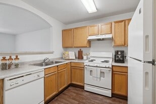 Somerset Village in Kingman, AZ - Building Photo