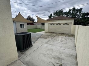 5148 Alvada St in Lynwood, CA - Foto de edificio - Building Photo