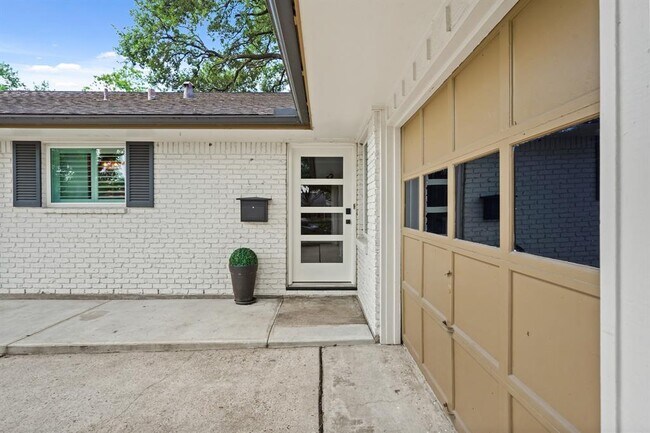 5319 Saxon Dr in Houston, TX - Building Photo - Building Photo