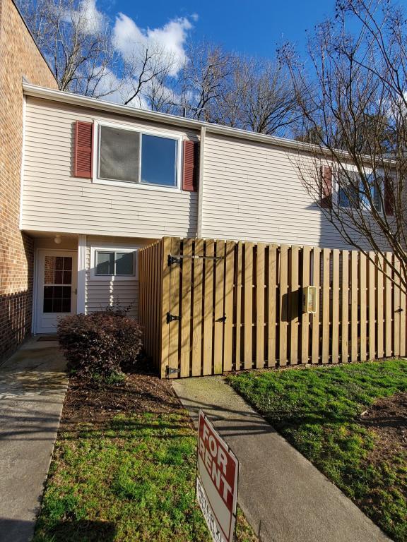 property at 220 Elizabeth St