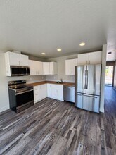 1003 Peach Rd in Winlock, WA - Building Photo - Building Photo