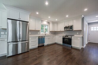 122 Canal St in Blackstone, MA - Building Photo - Building Photo