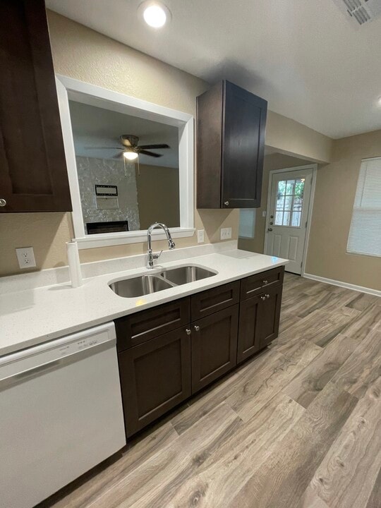 412 Parkhill Cv in Round Rock, TX - Foto de edificio