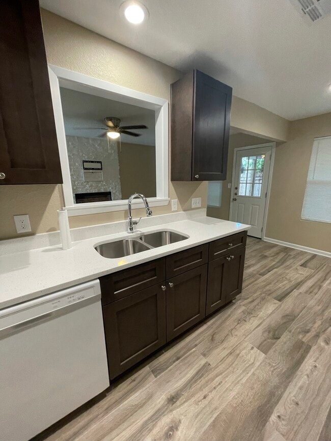 412 Parkhill Cv in Round Rock, TX - Building Photo - Building Photo