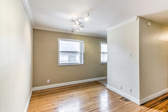 7848 Big Bend Blvd in Webster Groves, MO - Building Photo - Building Photo