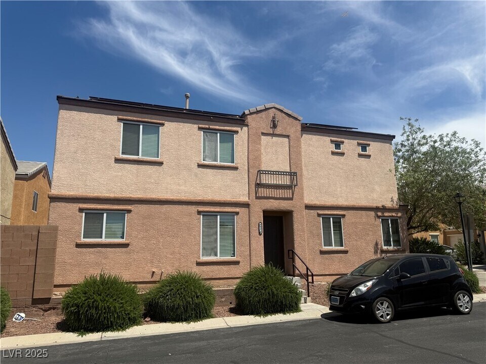 6054 Peaceful Creek St in Henderson, NV - Building Photo
