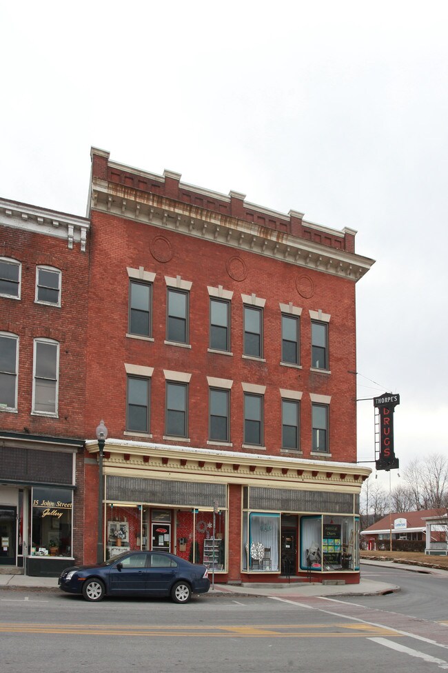 12-28 Church St in Hoosick Falls, NY - Building Photo - Building Photo