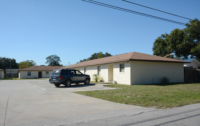 6910 Goodyear Ave in Lakeland, FL - Foto de edificio - Building Photo