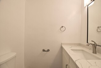 10855 Morrison St in Los Angeles, CA - Foto de edificio - Building Photo