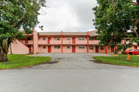 20690 NW 15th Ave in Miami, FL - Foto de edificio - Building Photo