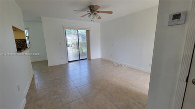 4009 NW 87th Ave in Sunrise, FL - Building Photo - Building Photo