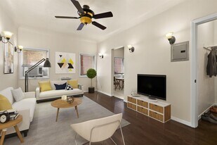 Delta in Los Angeles, CA - Building Photo